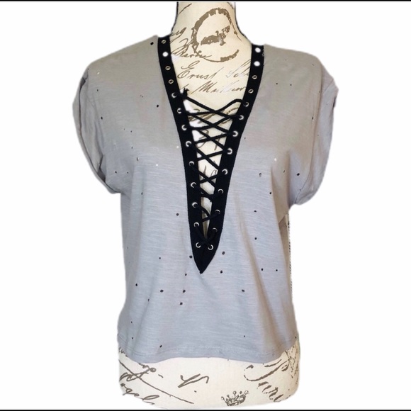 iris Tops - 🔥🔥Iris NWT Cropped T-Shirt Laced V-Neck Size Med